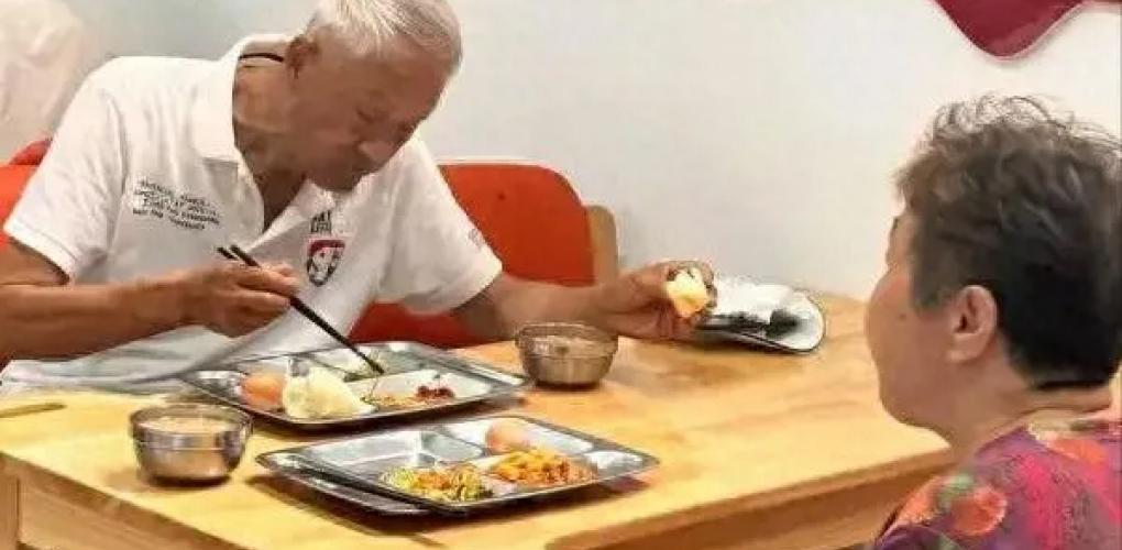 凡是能活過(guò)90歲的老年人，大多都不喜歡吃5種食物，看看你愛吃嗎