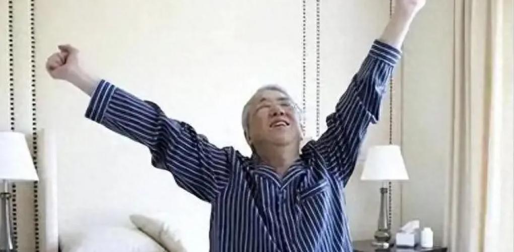 “早睡早起”不對？醫(yī)生忠告：過了60歲以后，睡覺盡量做好這5點