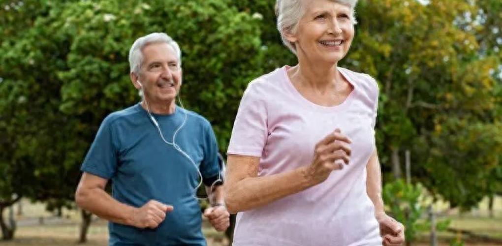70歲后為什么會(huì)“斷崖式”衰老？做好5件事，讓衰老來(lái)得慢一點(diǎn)