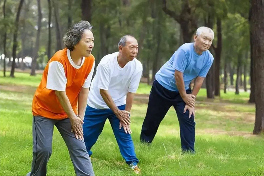 年齡越大越要少運(yùn)動(dòng)？醫(yī)生：年過55歲，最好避免4種行為