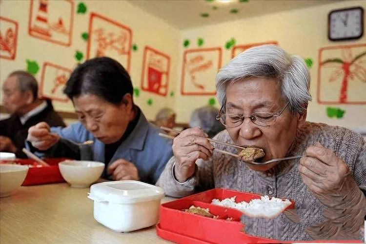 醫(yī)生研究發(fā)現(xiàn)：一旦患上糖尿病，吃飯一定要注意4點(diǎn)，別害了自己