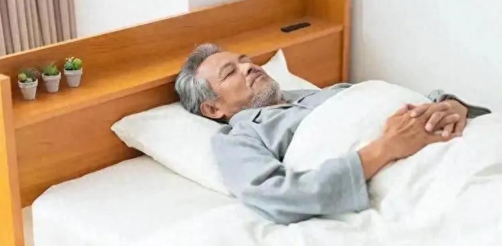 午睡睡出腦梗？醫(yī)生斥責(zé)：無論年齡多大，午睡前“3件事不能做”