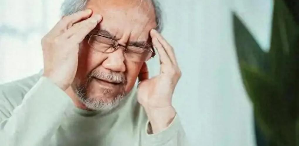 63歲男子腦卒中離世，平時(shí)熱愛運(yùn)動(dòng)，醫(yī)生嘆氣：這4件事做錯(cuò)了