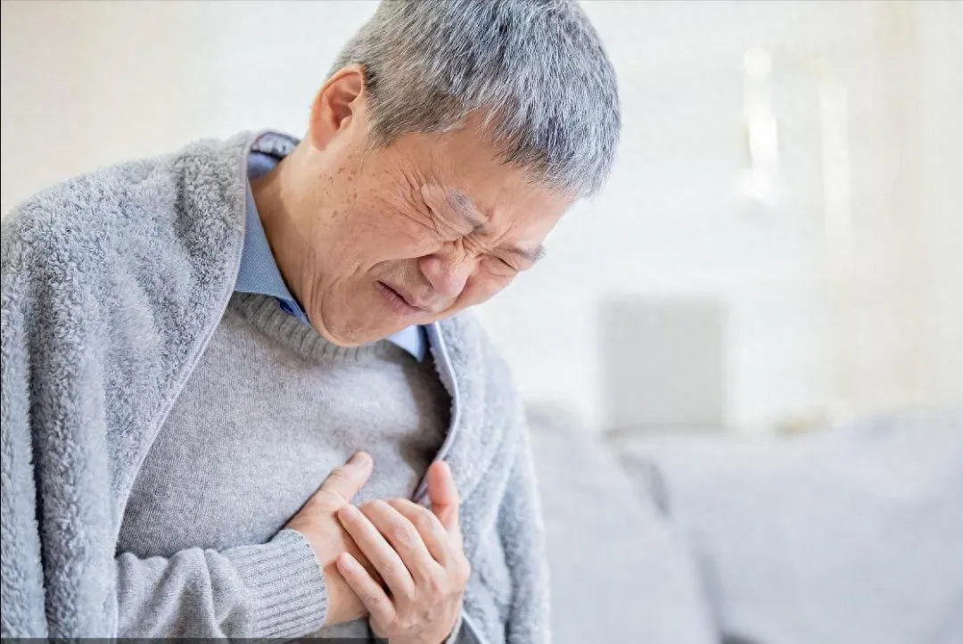 心梗與散步有關(guān)？醫(yī)生強(qiáng)調(diào)：年過(guò)65歲以后，散步記住“1做3不做”