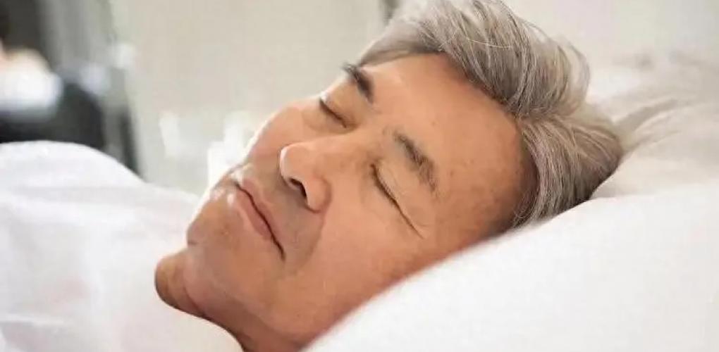 “睡覺八小時”錯了？醫(yī)生忠告：過了65歲，睡覺最好要做到這4點