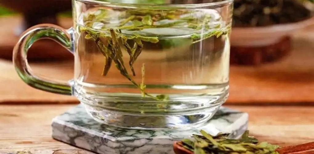 喝綠茶提神沒壞處？多次勸告：長期高頻飲用，4種危害別忽視了