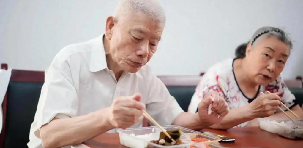 50歲后是疾病“爆發(fā)期”，醫(yī)生再三勸告：4件事做好，防住3種病