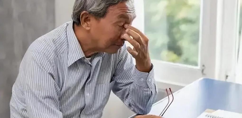 肝部開始癌變時(shí)，身體通常會(huì)給出“暗示”，別大意了，拖到中晚期