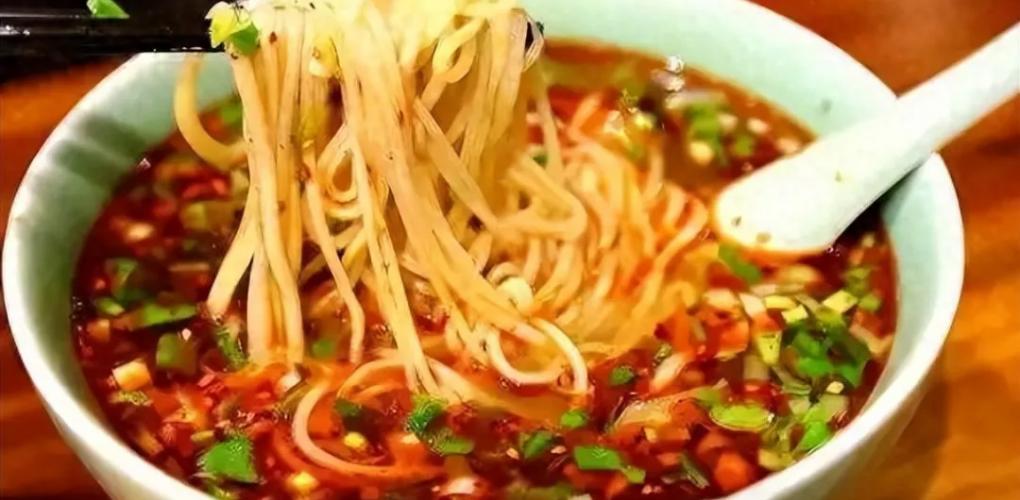 肝不好的人要少吃面條？醫(yī)生坦言：養(yǎng)護(hù)肝臟，建議遠(yuǎn)離4種食物
