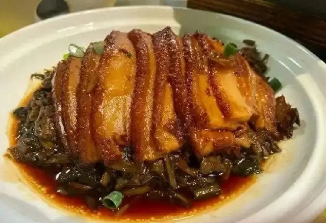 淋巴肉做梅菜扣肉，對身體有何危害？醫(yī)生再三勸告：再饞也不能吃