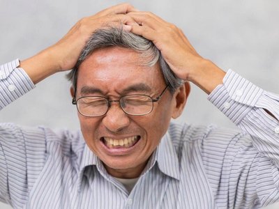 查出腦梗后，她后悔直言：腦梗早期不是頭暈，而是身上4種異常