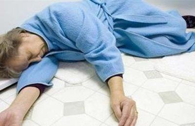 猝死的人越來越多？醫(yī)生勸告：天熱寧可每天打牌，也別做這5件事