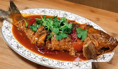醫(yī)生發(fā)現(xiàn)：常吃魚(yú)肉的白內(nèi)障患者，用不了多久，眼睛或有4大變化