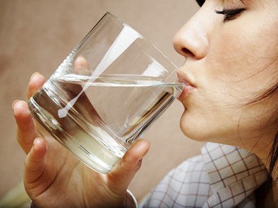 腦梗死亡的人越來越多？再三勸告：天熱寧可喝涼水，也別喝4種水